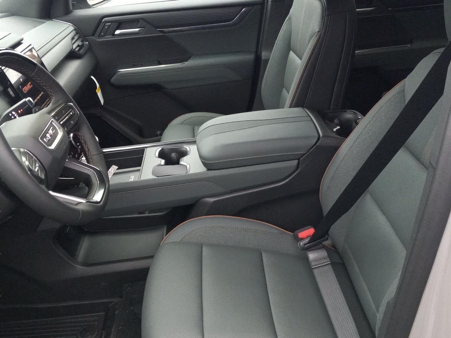 2026 GMC Acadia AWD AT4