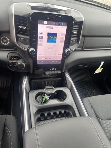 2025 RAM Ram 1500 RAM 1500 BIG HORN CREW CAB 4X4 5'7' BOX