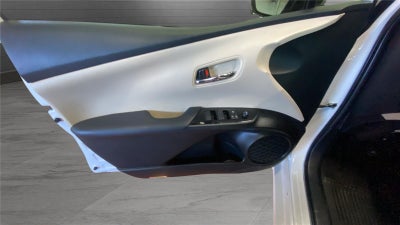 2022 Toyota Prius LE