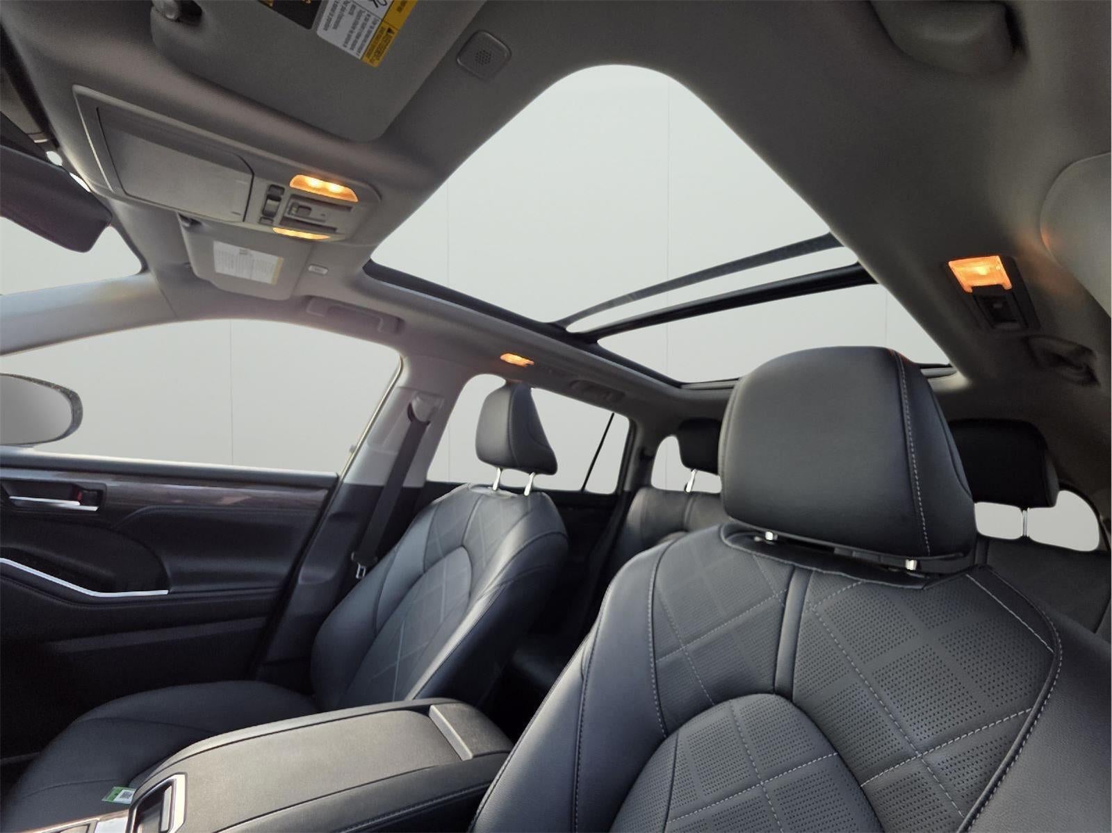 2025 Toyota Highlander Hybrid Platinum