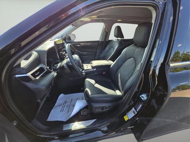 2025 Toyota Highlander Hybrid Platinum