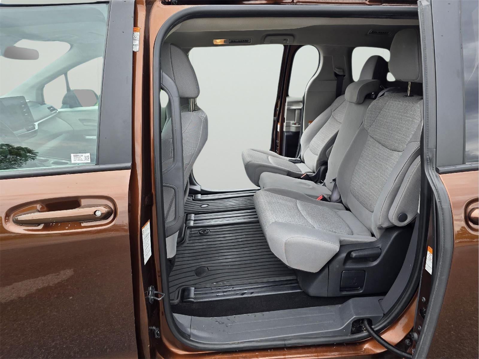 2022 Toyota Sienna LE