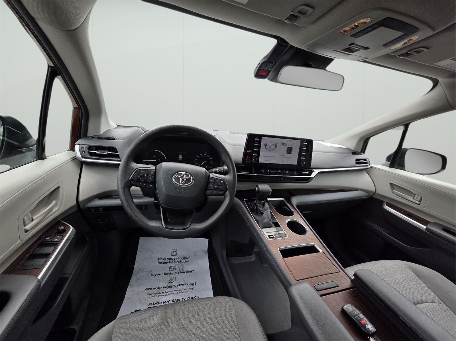 2022 Toyota Sienna LE