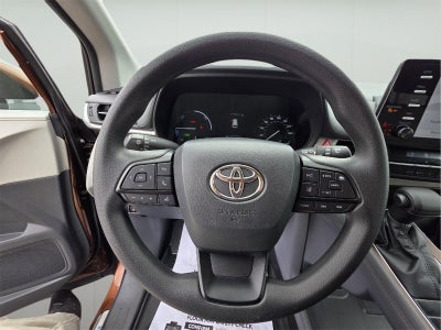 2022 Toyota Sienna LE