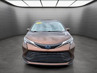 2022 Toyota Sienna LE