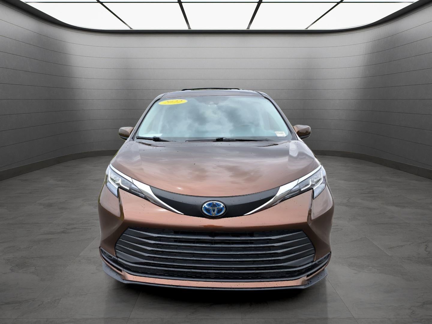 2022 Toyota Sienna LE