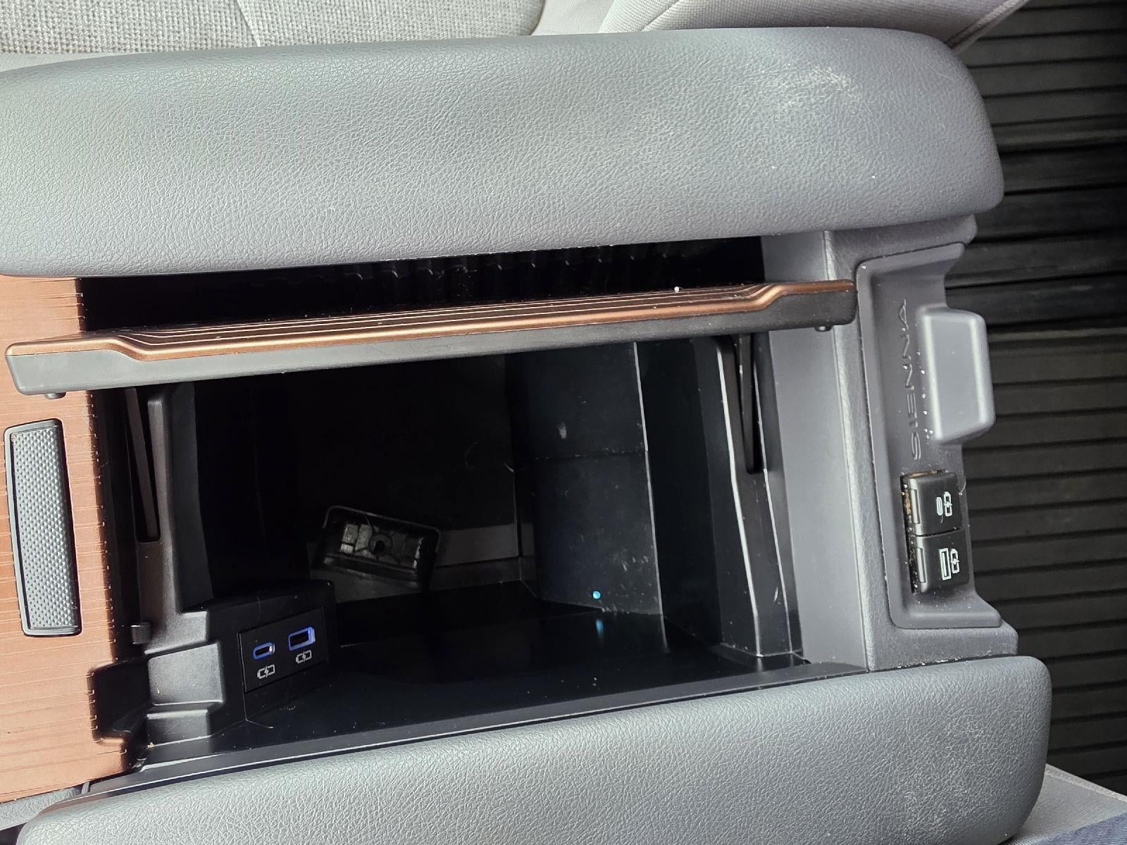 2022 Toyota Sienna LE