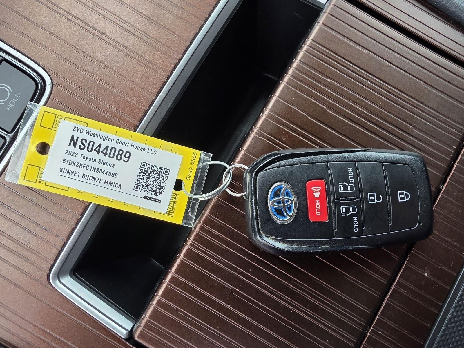 2022 Toyota Sienna LE