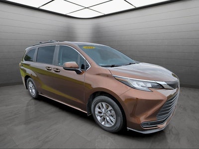2022 Toyota Sienna LE