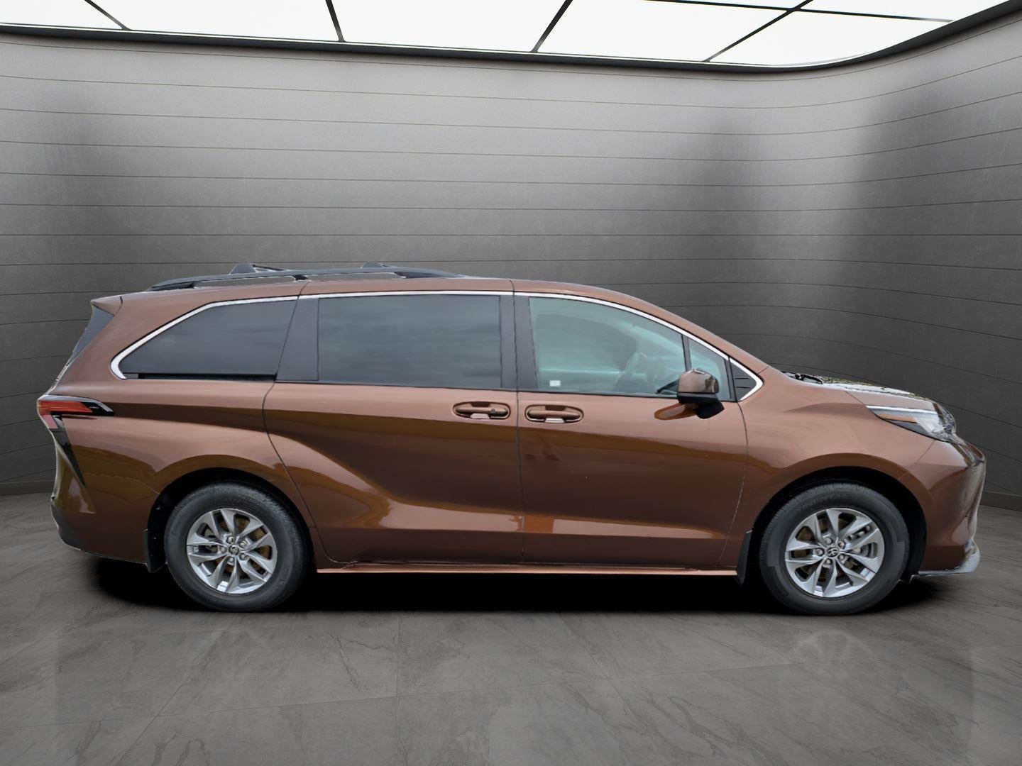 2022 Toyota Sienna LE