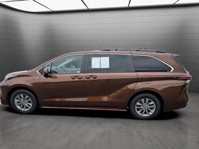 2022 Toyota Sienna LE