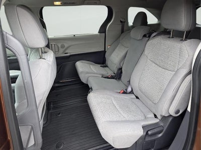 2022 Toyota Sienna LE