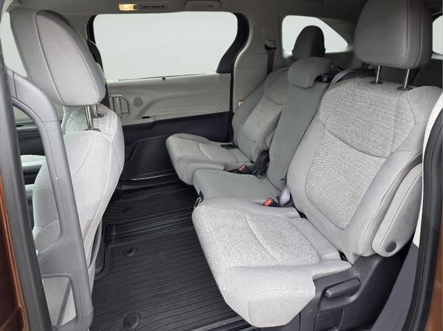 2022 Toyota Sienna LE
