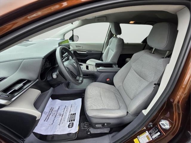 2022 Toyota Sienna LE