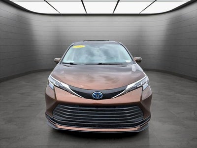 2022 Toyota Sienna LE