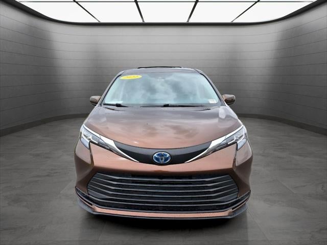 2022 Toyota Sienna LE