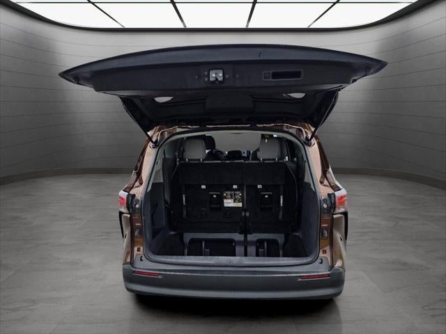 2022 Toyota Sienna LE