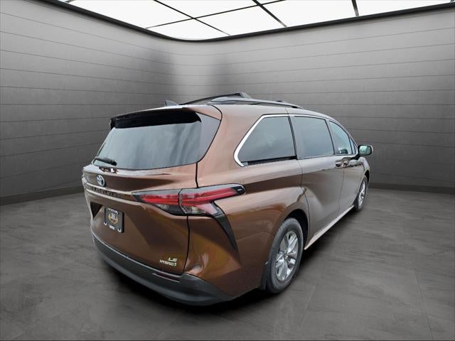 2022 Toyota Sienna LE