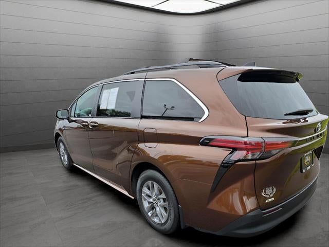 2022 Toyota Sienna LE