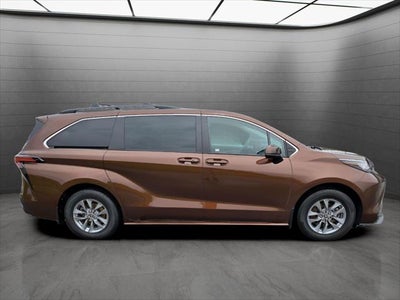 2022 Toyota Sienna LE