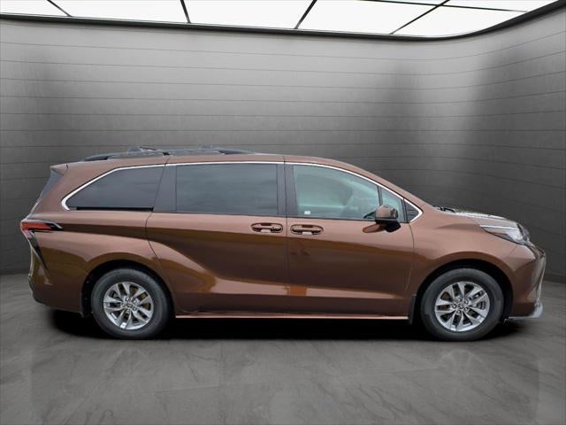 2022 Toyota Sienna LE