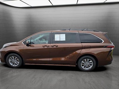 2022 Toyota Sienna LE