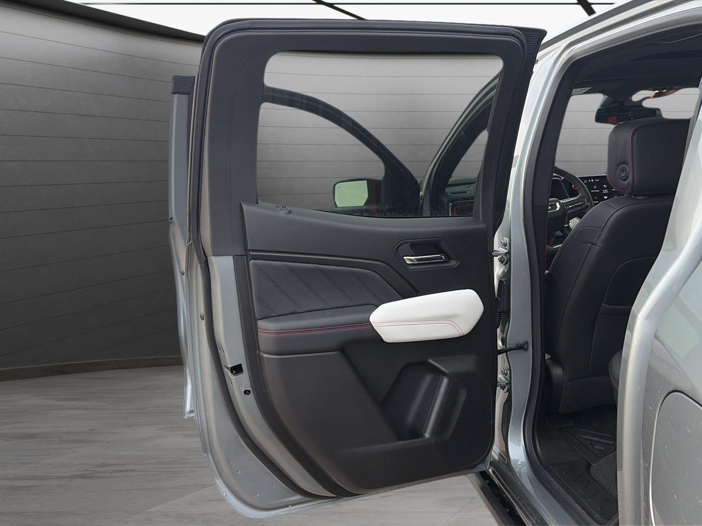 2025 GMC Canyon 4WD AT4