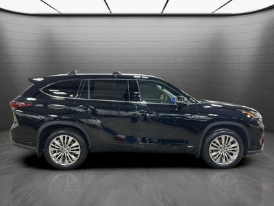 2026 Toyota Highlander Hybrid Platinum