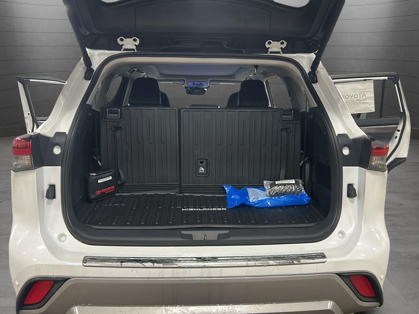 2026 Toyota Highlander Hybrid Platinum