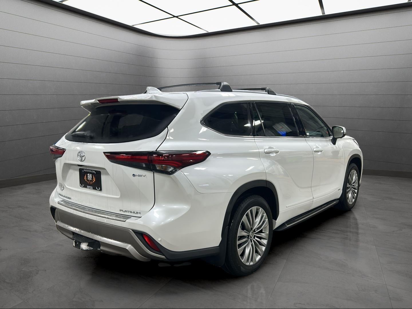 2026 Toyota Highlander Hybrid Platinum